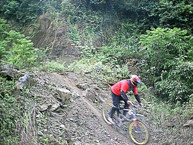 ricky+down.jpg (160522 bytes)